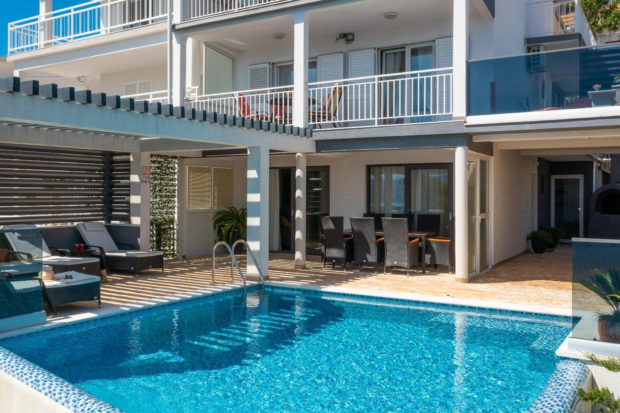 Luxury Seafront Villa With Heated Pool, Jacuzzi, Sea View, 150 M From Beach Stanici Eksteriør billede