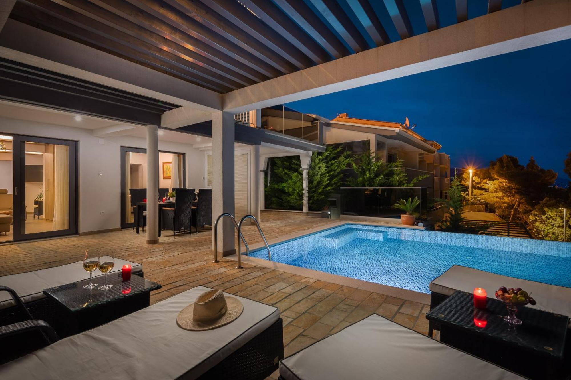 Luxury Seafront Villa With Heated Pool, Jacuzzi, Sea View, 150 M From Beach Stanici Eksteriør billede